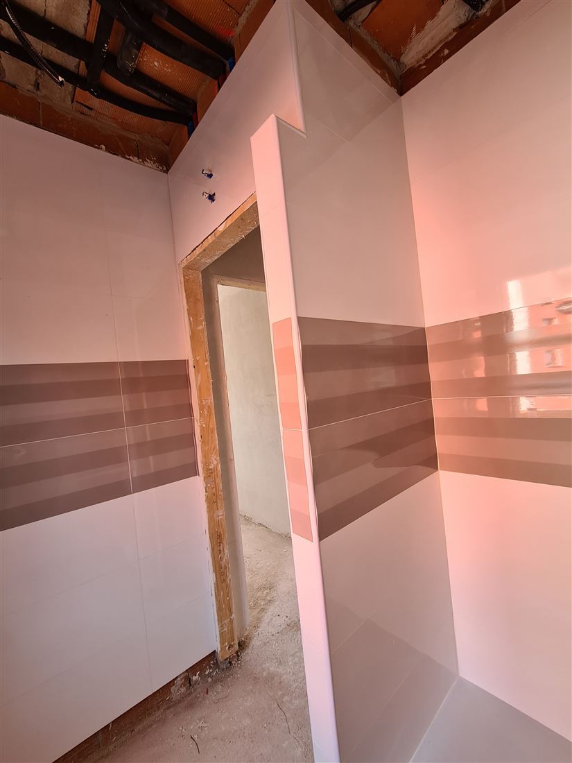 Alicatado de baño realizado por Solados y Alicatados ReFoMat