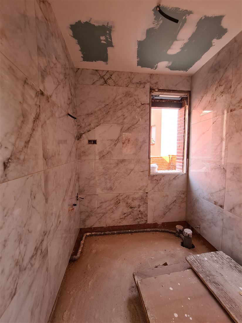 Trabajo de alicatado en baño