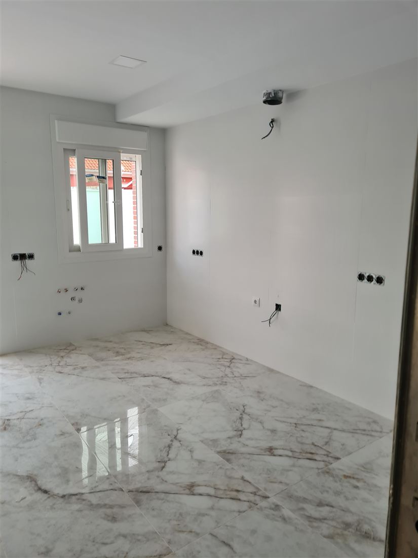 Trabajo de solado interior realizado por Solados y Alicatados ReFoMat